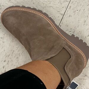 Women’s suede ankle boot